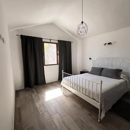 Vivelorural Abuela Maria 1, Chill Garden Pool Holiday home *